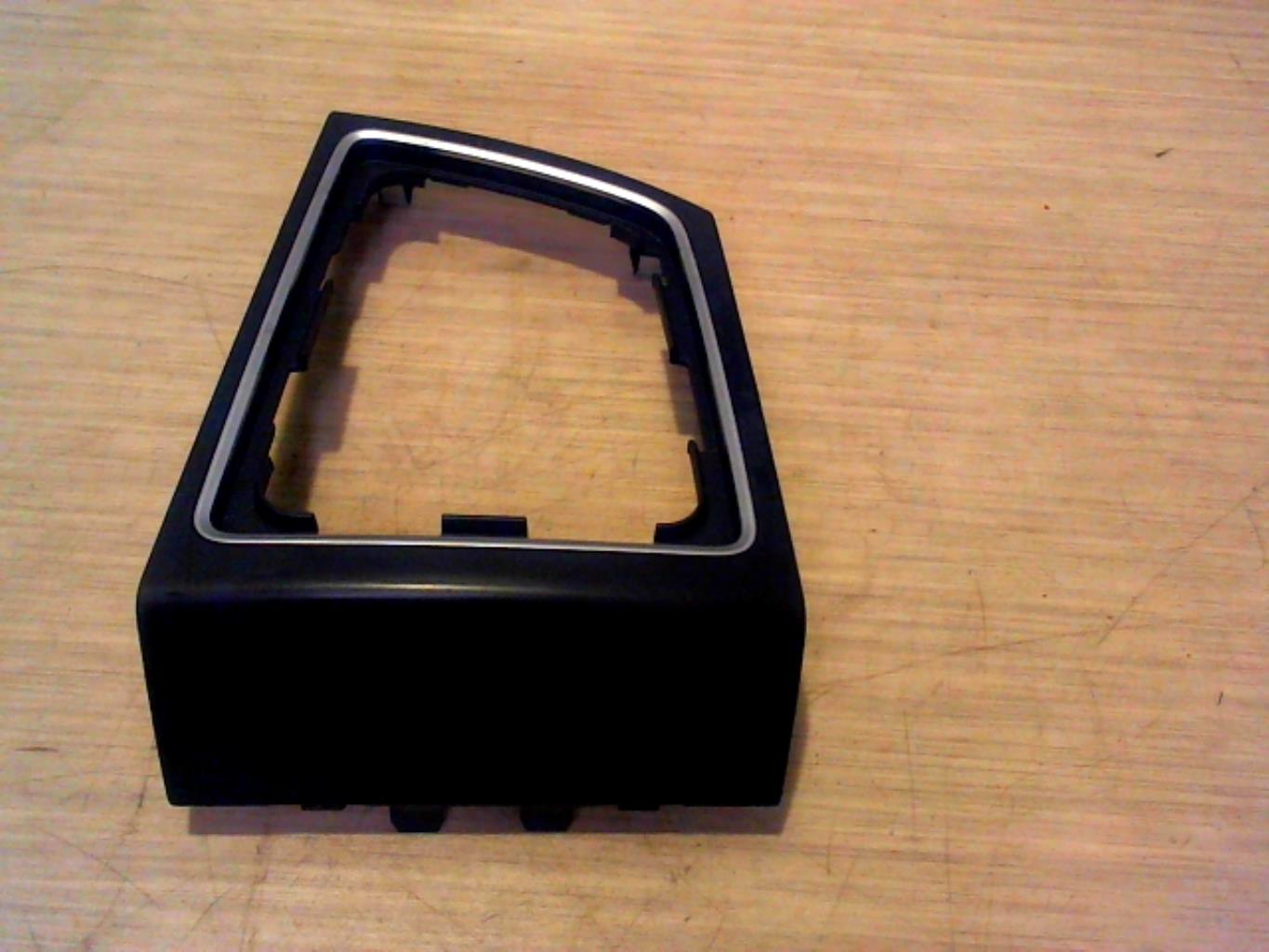 Console central (interieur plastique) HYUNDAI I 20 2 PHASE 1 Essence - 1