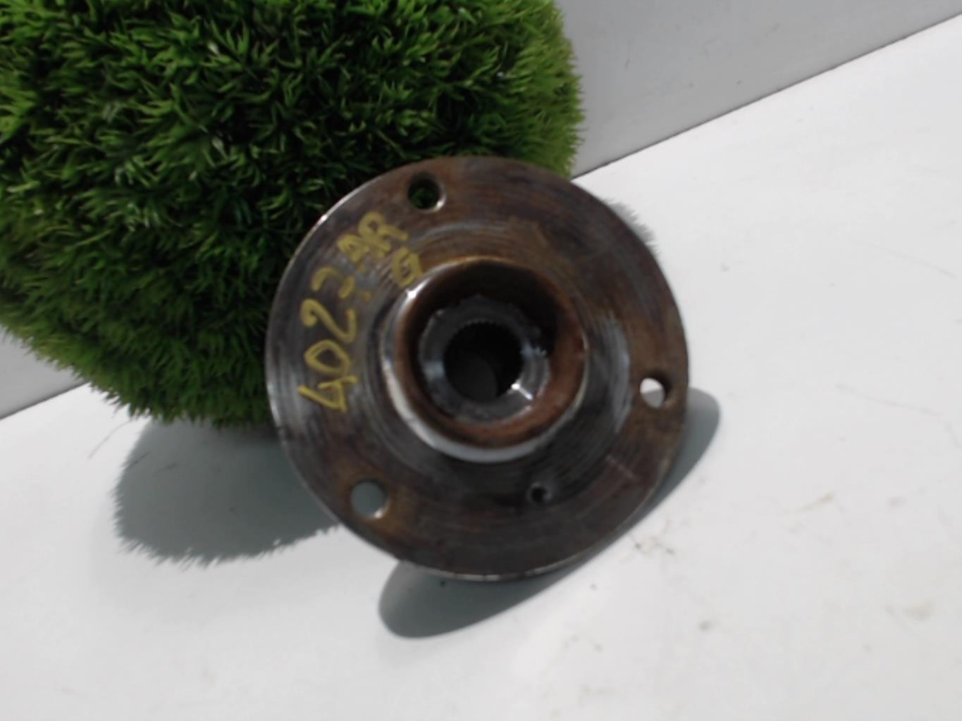 Moyeu arriere gauche SMART FORTWO 2 COUPE Essence - 1