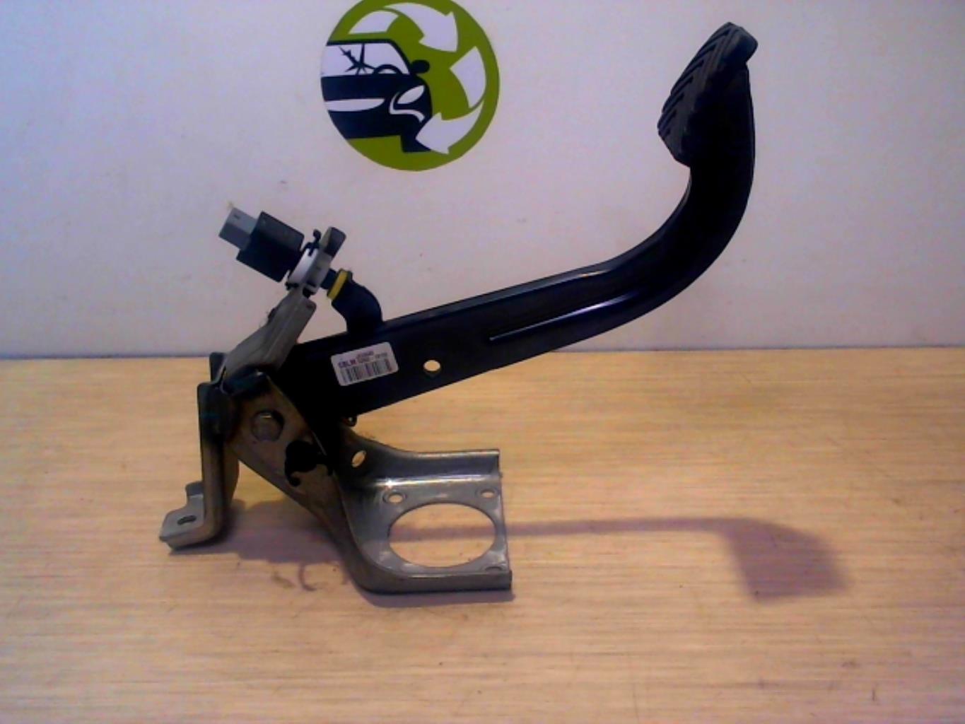 Pedale de frein HYUNDAI I 20 2 PHASE 1 Essence - 1