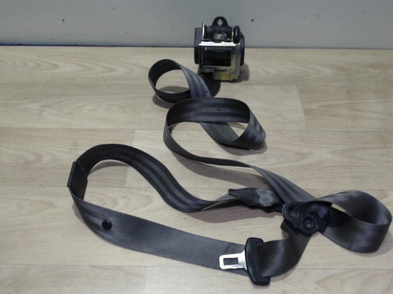 Ceinture avant gauche AUDI A4 2 AVANT PHASE 1 BREAK Diesel - 1