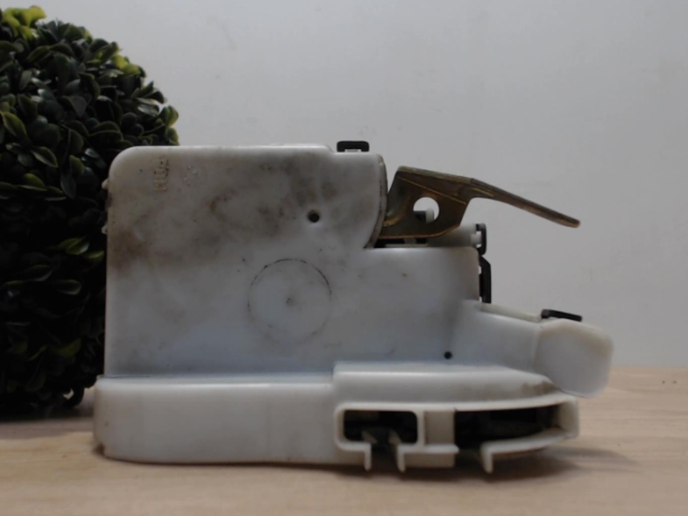 Serrure avant droit VOLKSWAGEN GOLF Essence - 1
