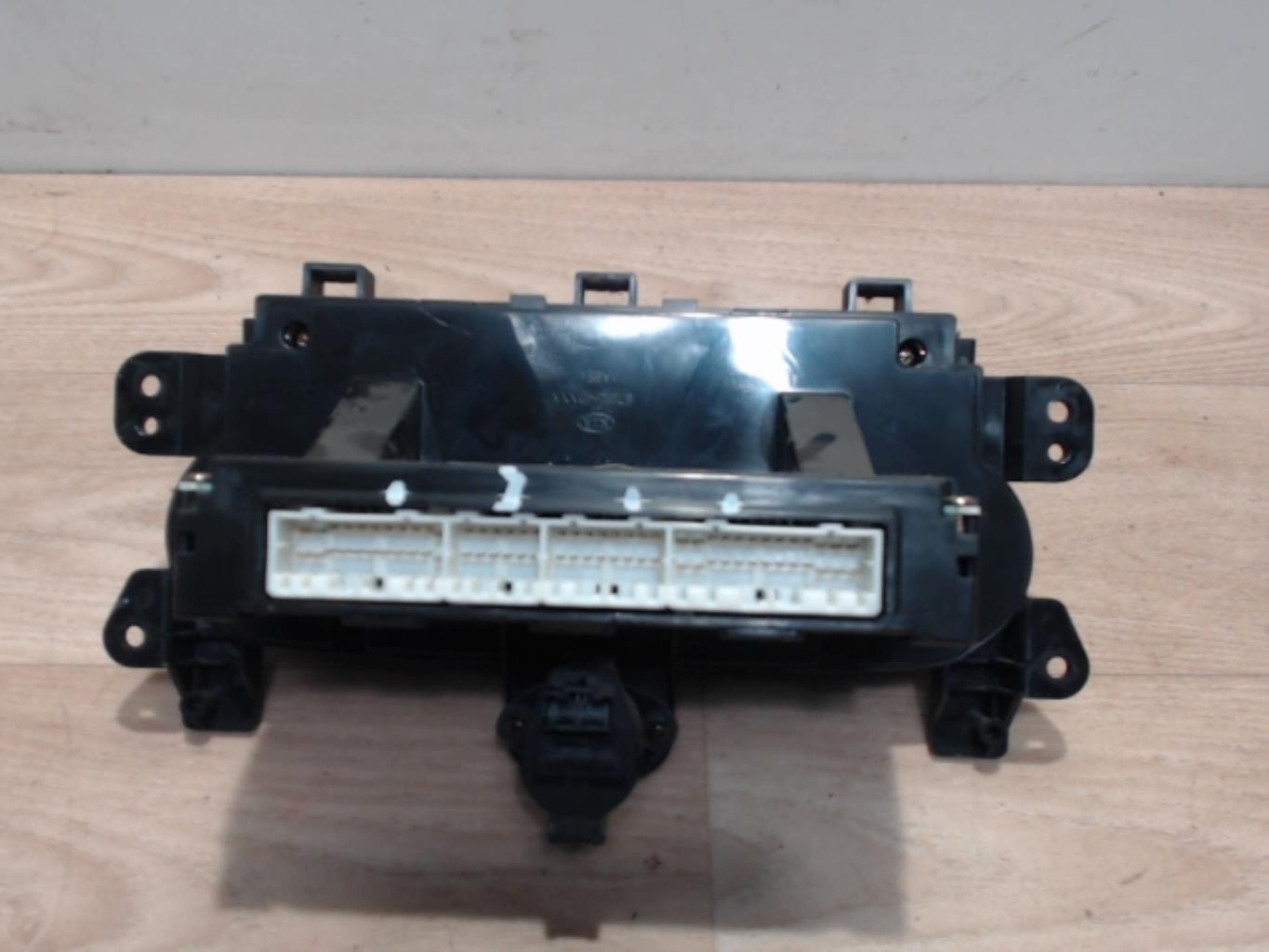 Commande chauffage KIA CARNIVAL 2 Diesel - 1