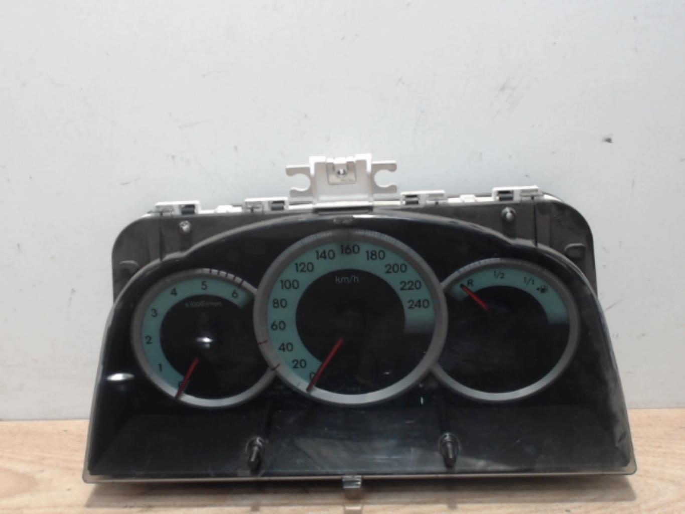 Compteur TOYOTA COROLLA VERSO 2 PHASE 2 Diesel - 1