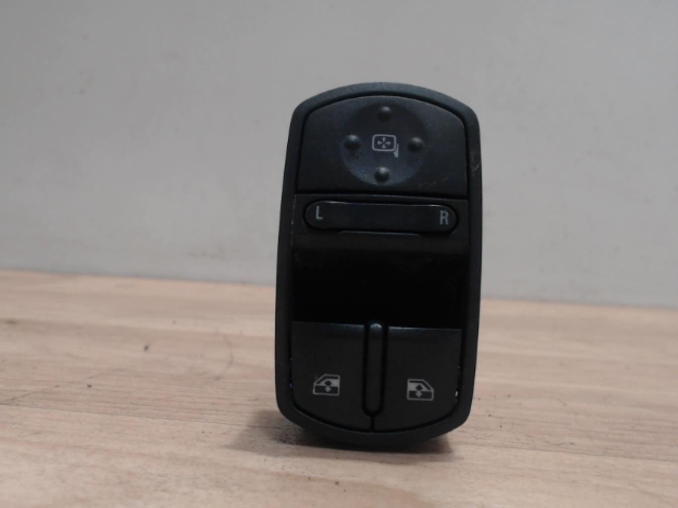 Interrupteur de leve vitre OPEL CORSA D PHASE 1 Diesel - 1