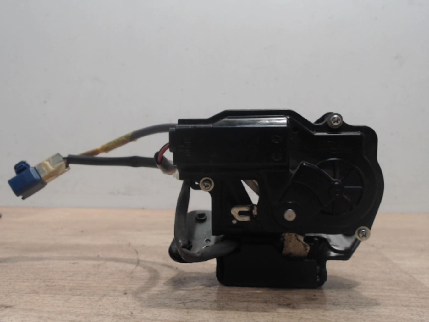 Serrure de coffre TOYOTA COROLLA VERSO 2 PHASE 2 Diesel - 1