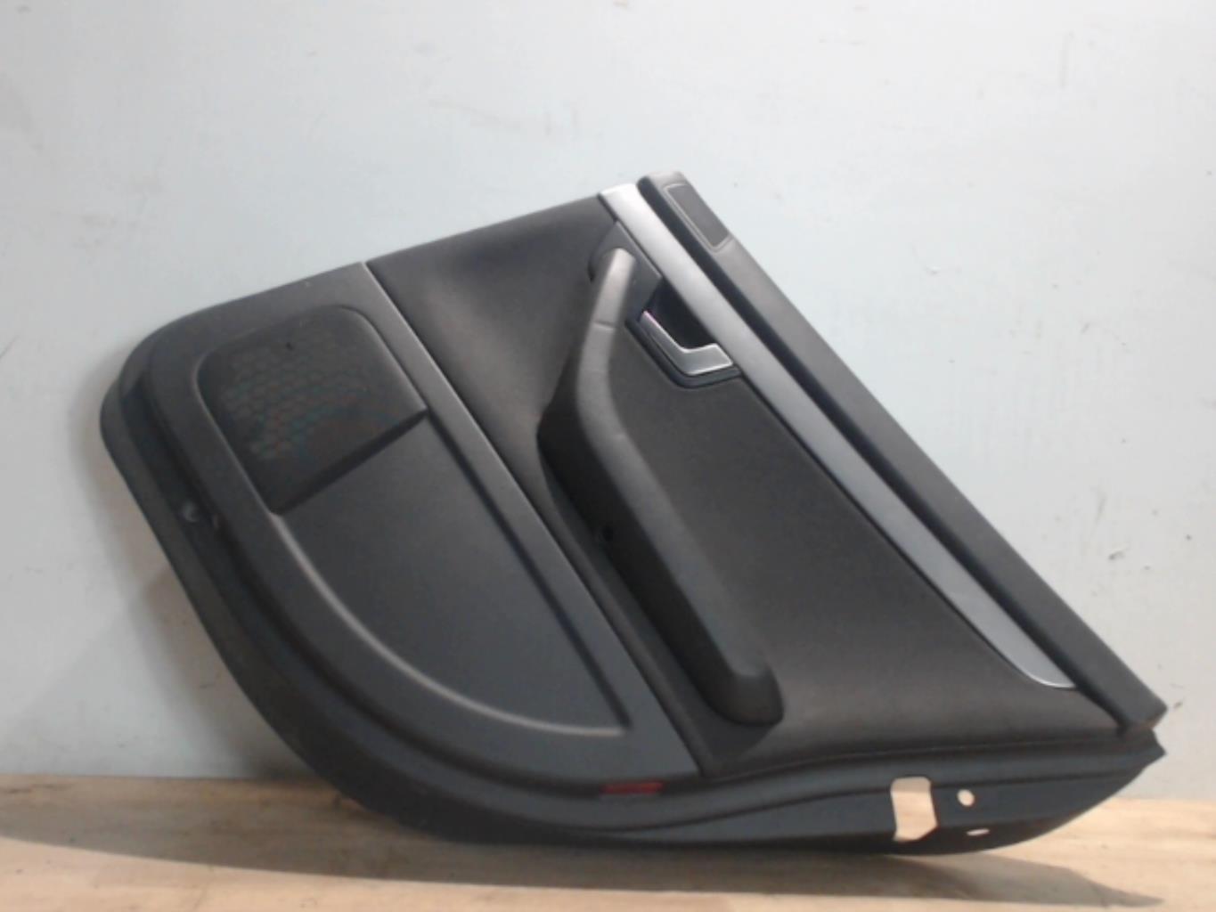 Panneau de porte arriere droit AUDI A4 2 PHASE 2 Diesel - 1