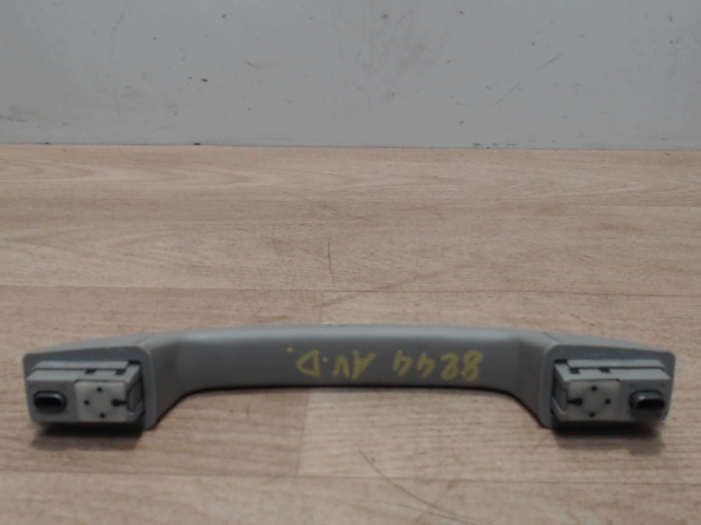 Poignee de maintien avant droit BMW X3 E83 PHASE 2 Diesel - 1