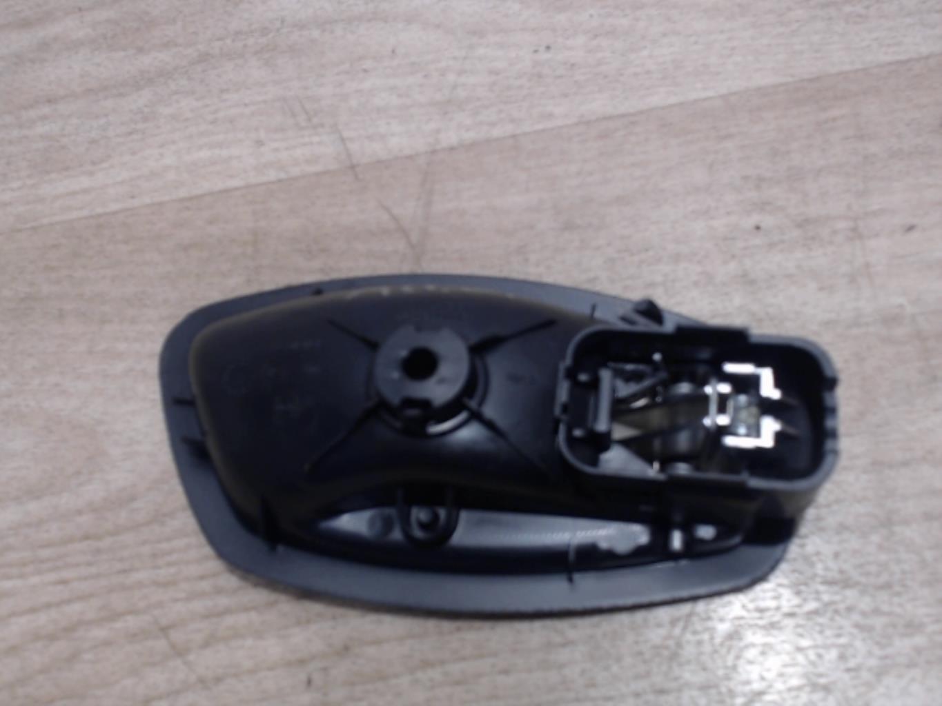 Poignee interieur arriere gauche RENAULT CLIO 4 PHASE 2 Diesel - 1
