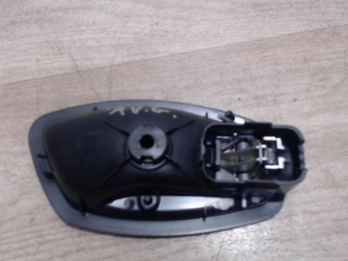 Poignee interieur avant gauche RENAULT CLIO 4 PHASE 2 Diesel - 1