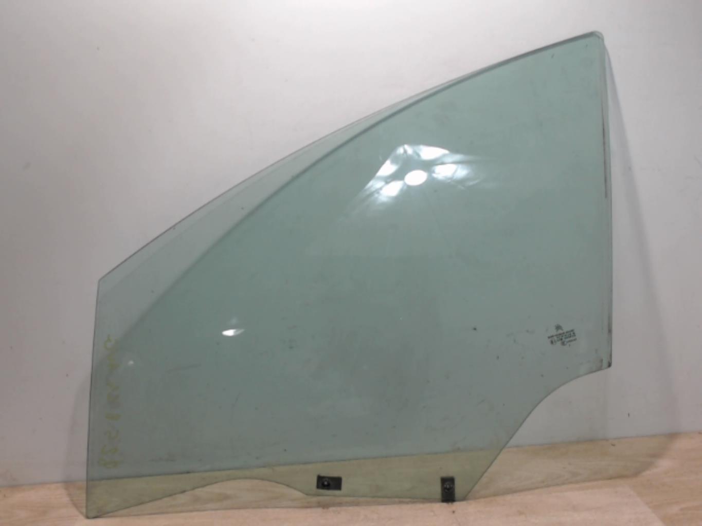Vitre avant gauche CITROEN C4 1 PHASE 1 Diesel - 1