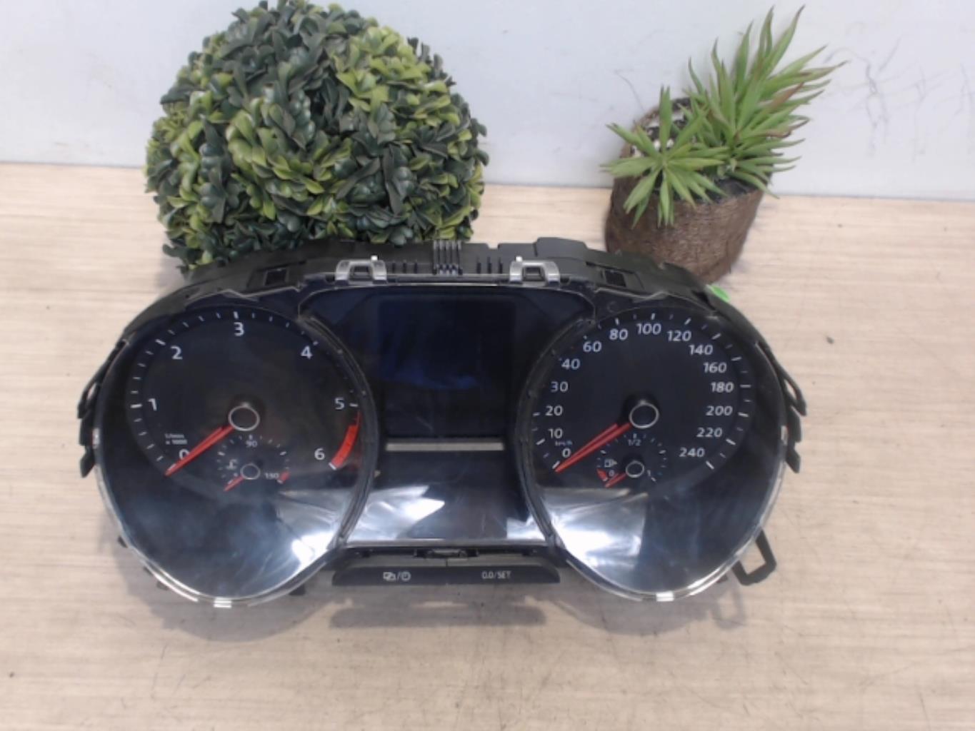 Compteur VOLKSWAGEN POLO 5 PHASE 2 Diesel - 1