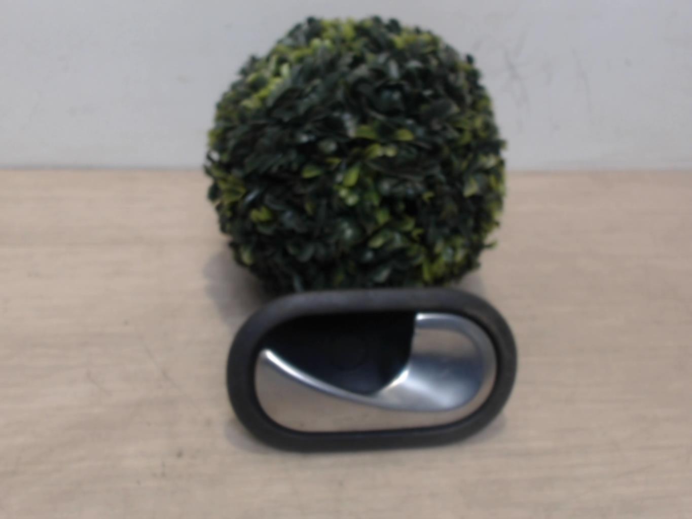 Poignee interieur arriere droit RENAULT MEGANE 2 PHASE 1 BREAK Diesel - 1