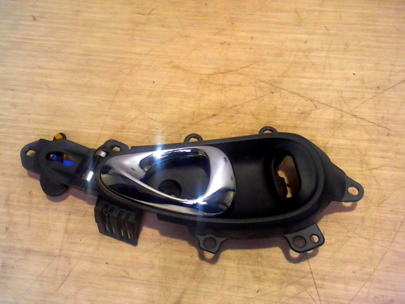 Poignee interieur avant droit CHRYSLER PT CRUISER PHASE 1 BREAK Diesel - 1