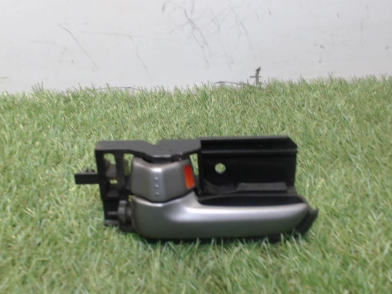 Poignee interieur avant gauche SUZUKI SWIFT 3 Diesel - 1