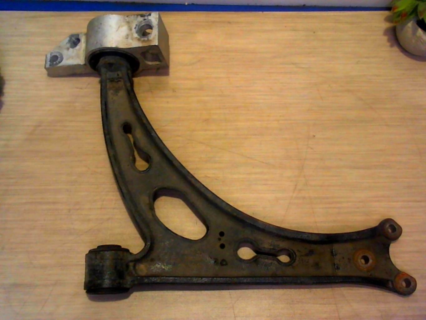 Triangle avant gauche VOLKSWAGEN GOLF 5 Diesel - 1