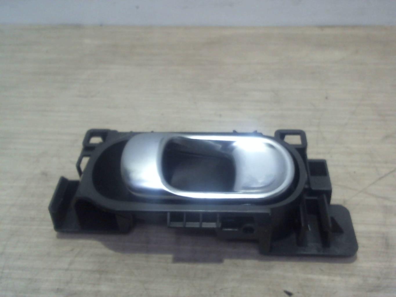 Poignee interieur avant gauche CITROEN C4 CACTUS Diesel - 1