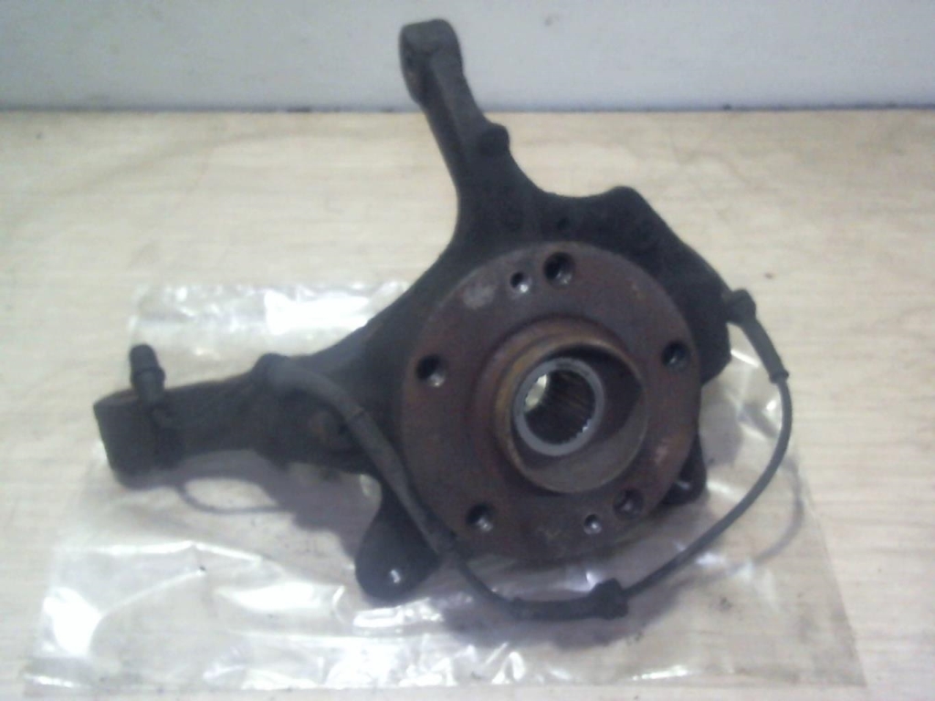 Moyeu avant gauche RENAULT LAGUNA 2 PHASE 1 Diesel - 1