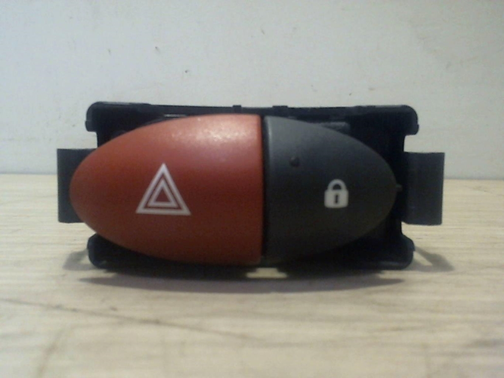 Bouton de warning RENAULT TWINGO 2 PHASE 1 Diesel - 1