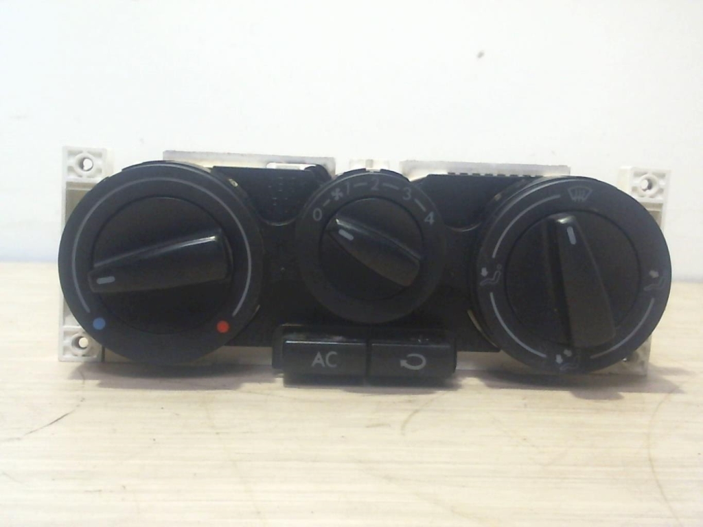 Commande chauffage VOLKSWAGEN POLO 3 PHASE 2 Diesel - 1
