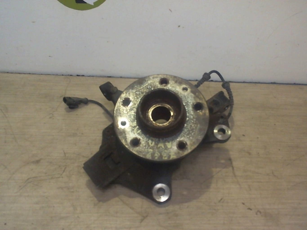 Moyeu avant droit RENAULT MEGANE 3 PHASE 1 CABRIOLET Diesel - 1