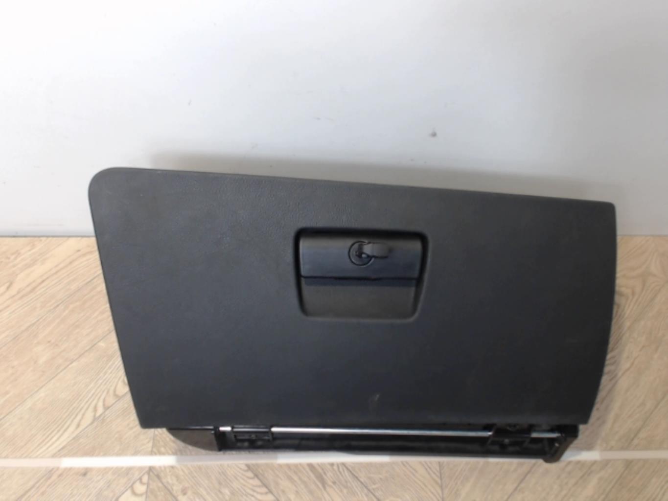 Boite a gants BMW SERIE 3 E90 PHASE 1 Diesel - 1