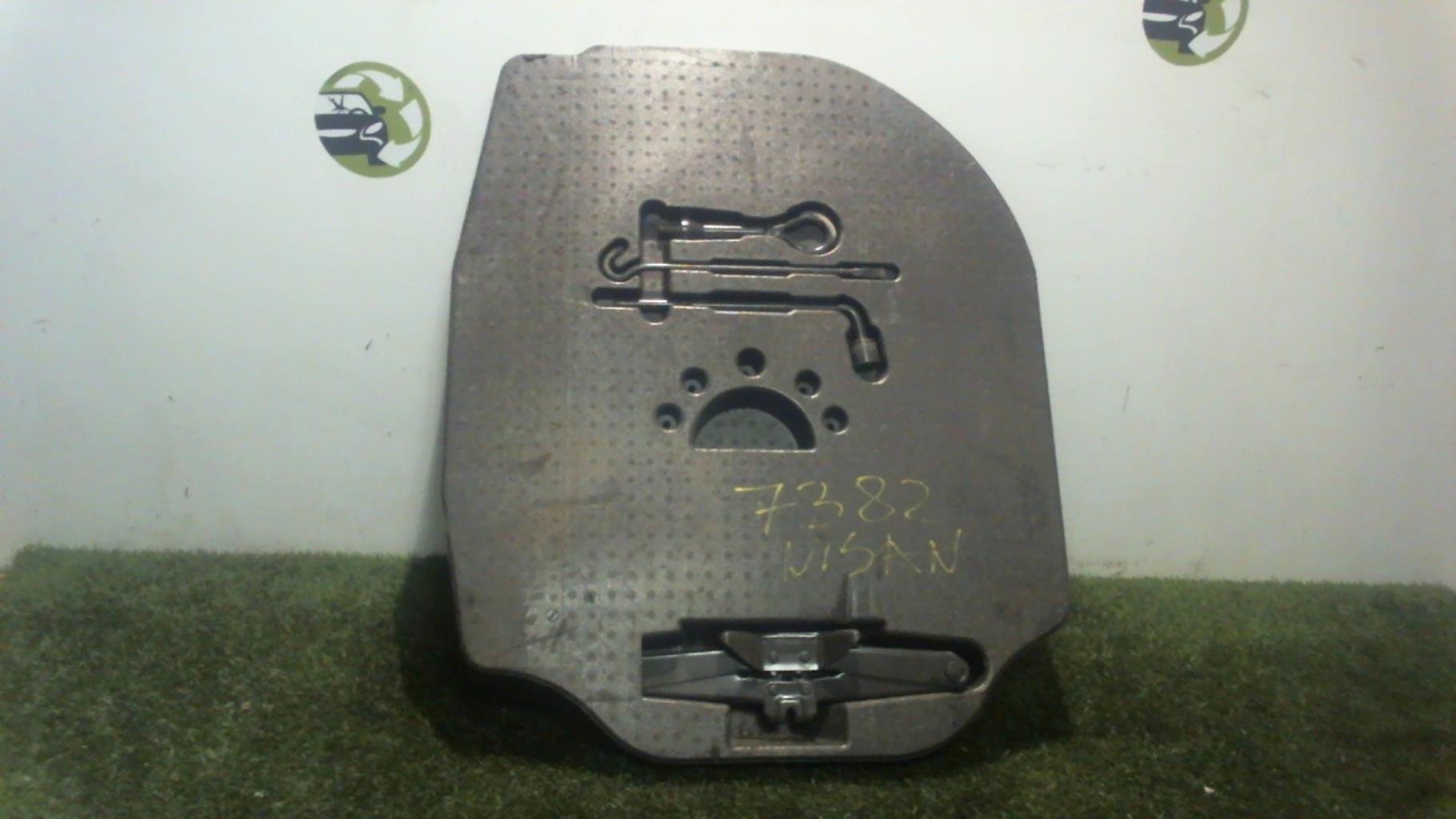 Cric (Ensemble depannage) NISSAN PRIMERA 3 BREAK Essence - 1