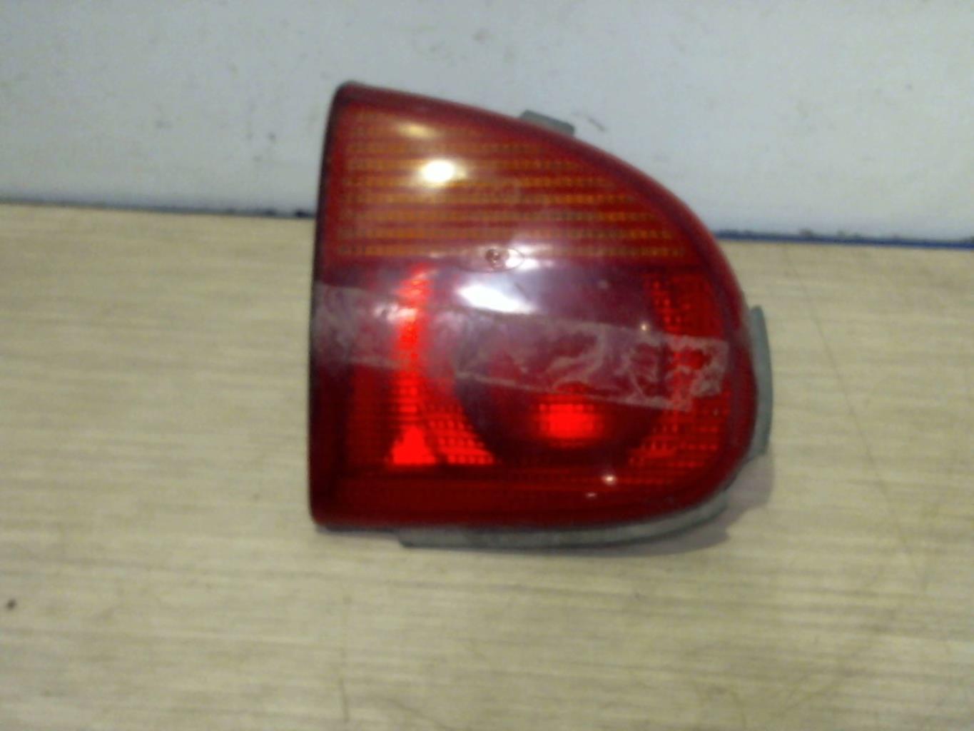 Feu de recul droit FORD ESCORT 3 Essence - 1