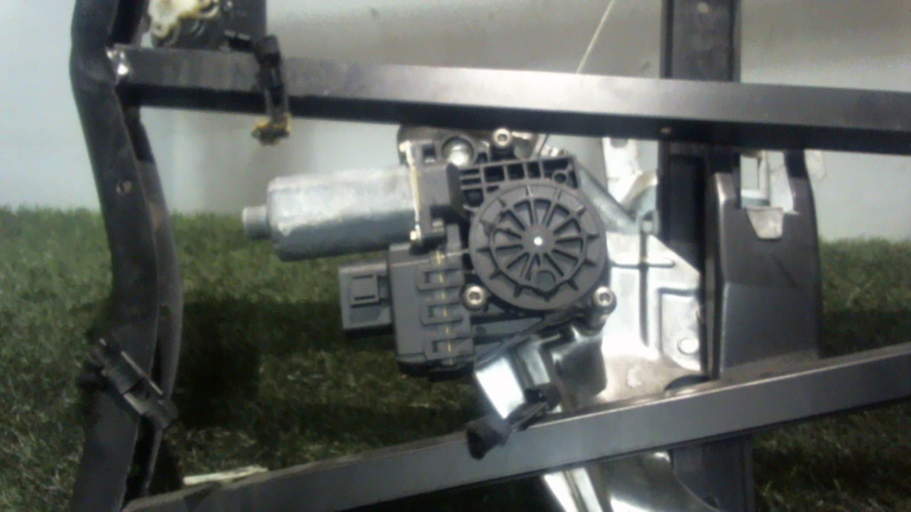 Leve vitre electrique arriere droit AUDI A6 2 PHASE 1 Diesel - 1