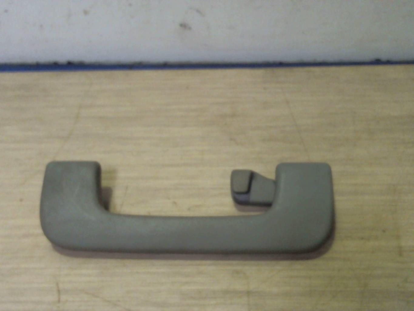 Poignee de maintien arriere droit AUDI A4 2 PHASE 1 Diesel - 1