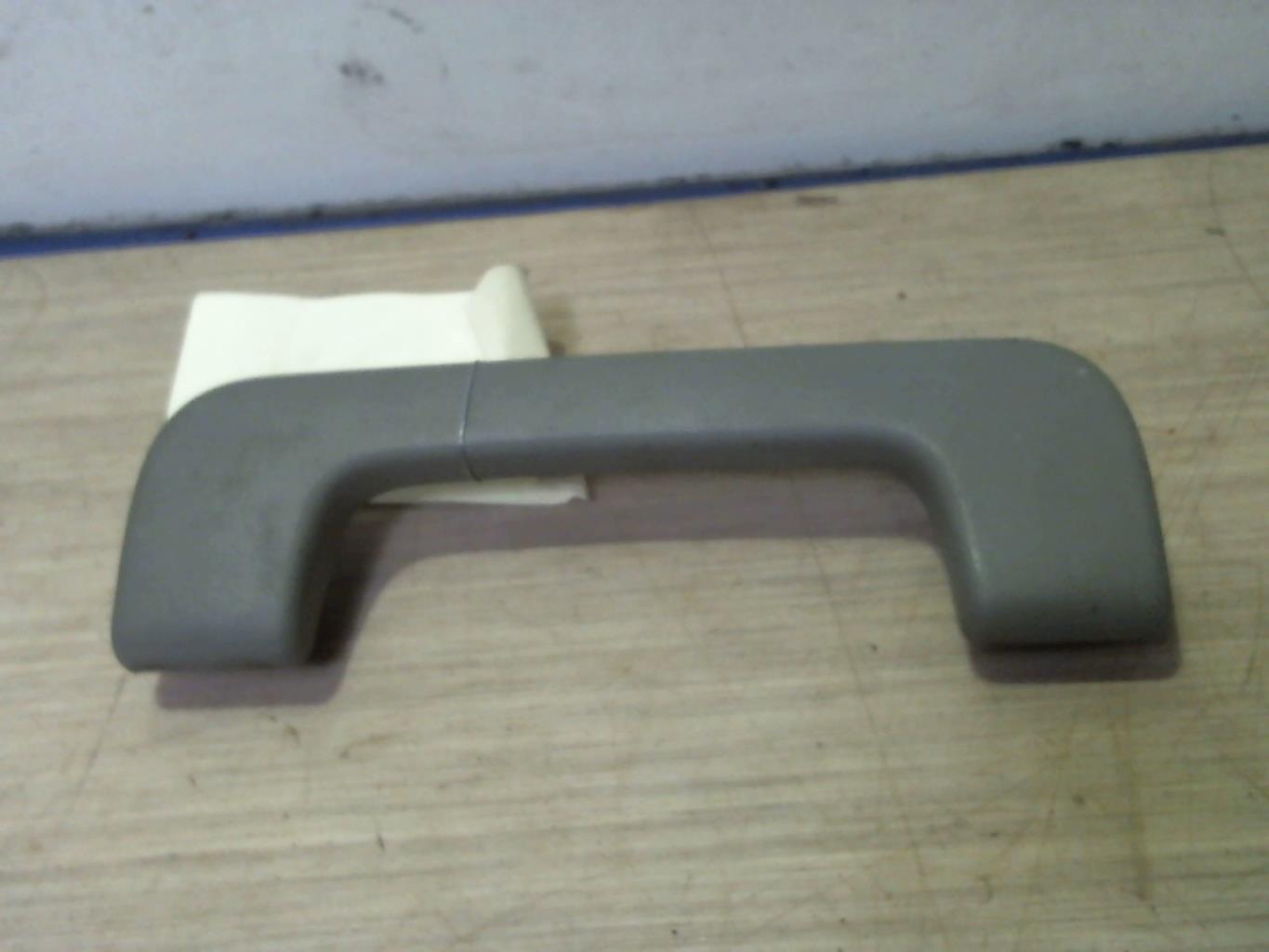 Poignee de maintien avant droit AUDI A4 2 PHASE 1 Diesel - 1