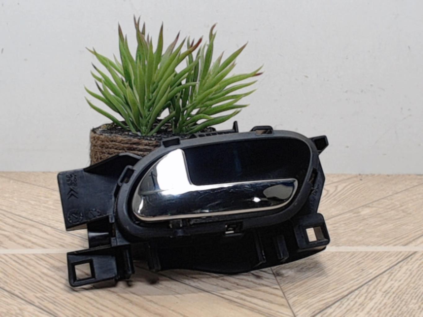 Poignee interieur avant gauche CITROEN DS3 PHASE 1 Diesel - 1