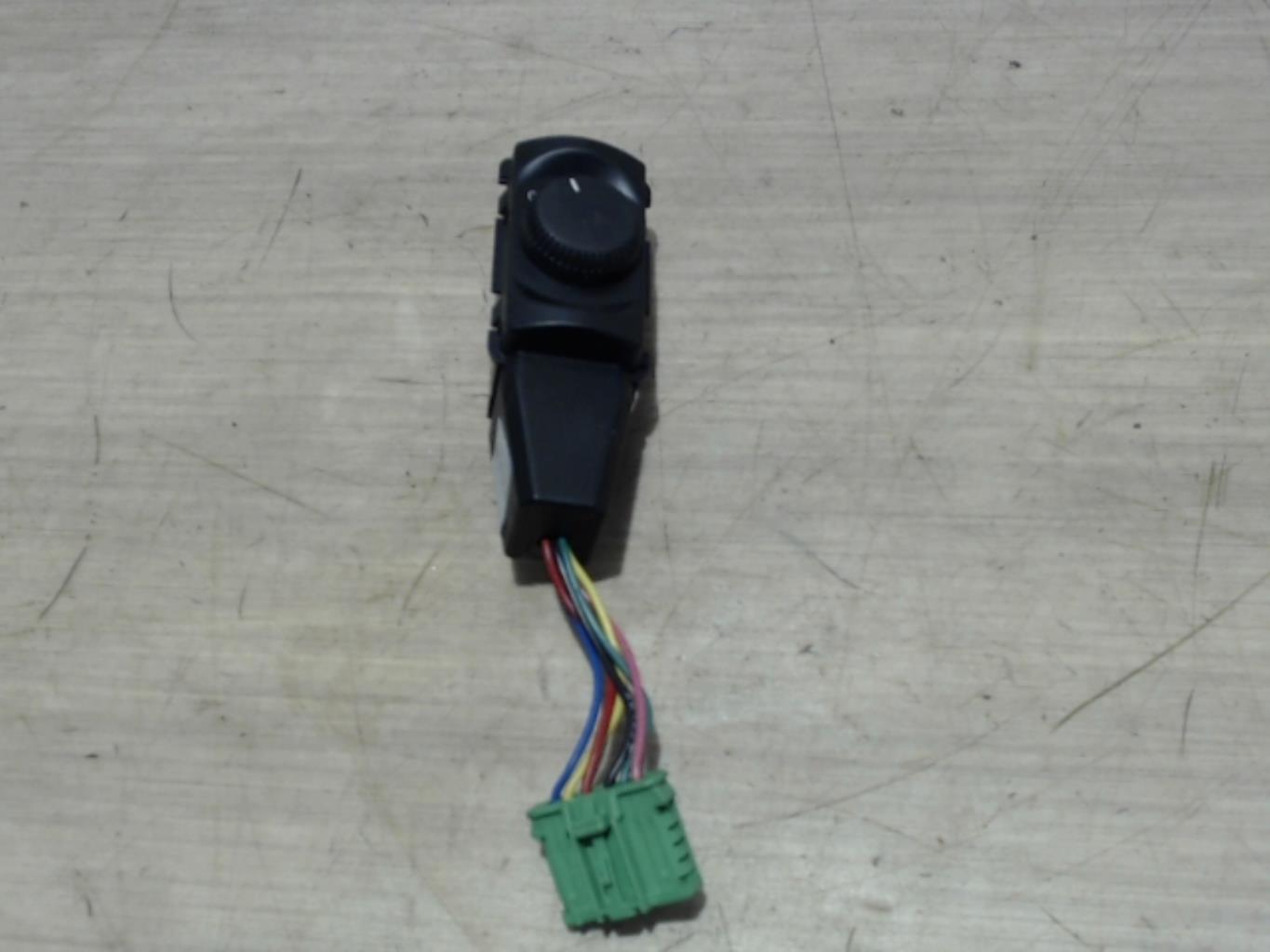 Bouton/Interrupteur PEUGEOT 5008 1 PHASE 1 Diesel - 1