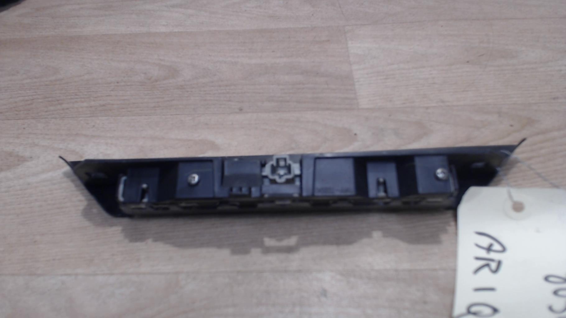Feu arriere stop central TOYOTA IQ Diesel - 1