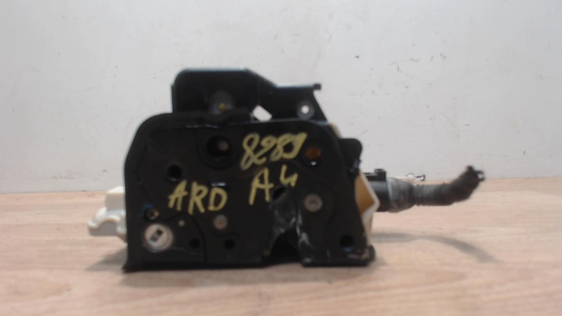 Serrure arriere droit AUDI A4 2 PHASE 2 Diesel - 1