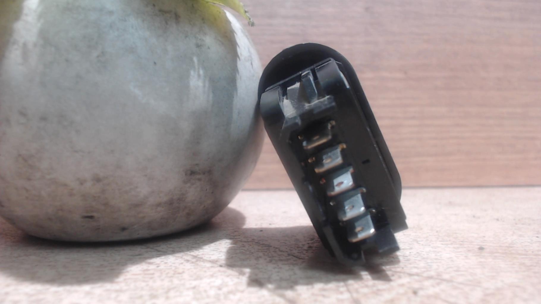Bouton/Interrupteur DACIA SANDERO 1 Essence - 1