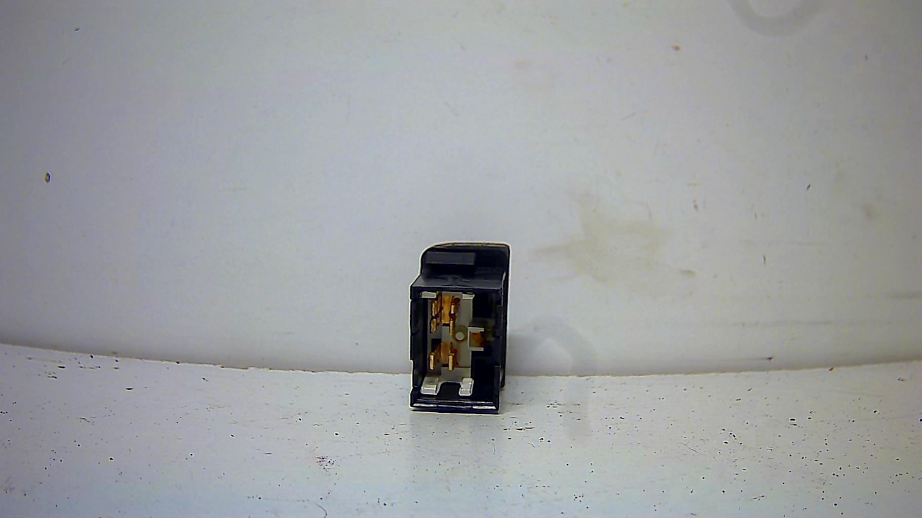 Bouton de warning NISSAN MICRA 2 PHASE 3 Essence - 1