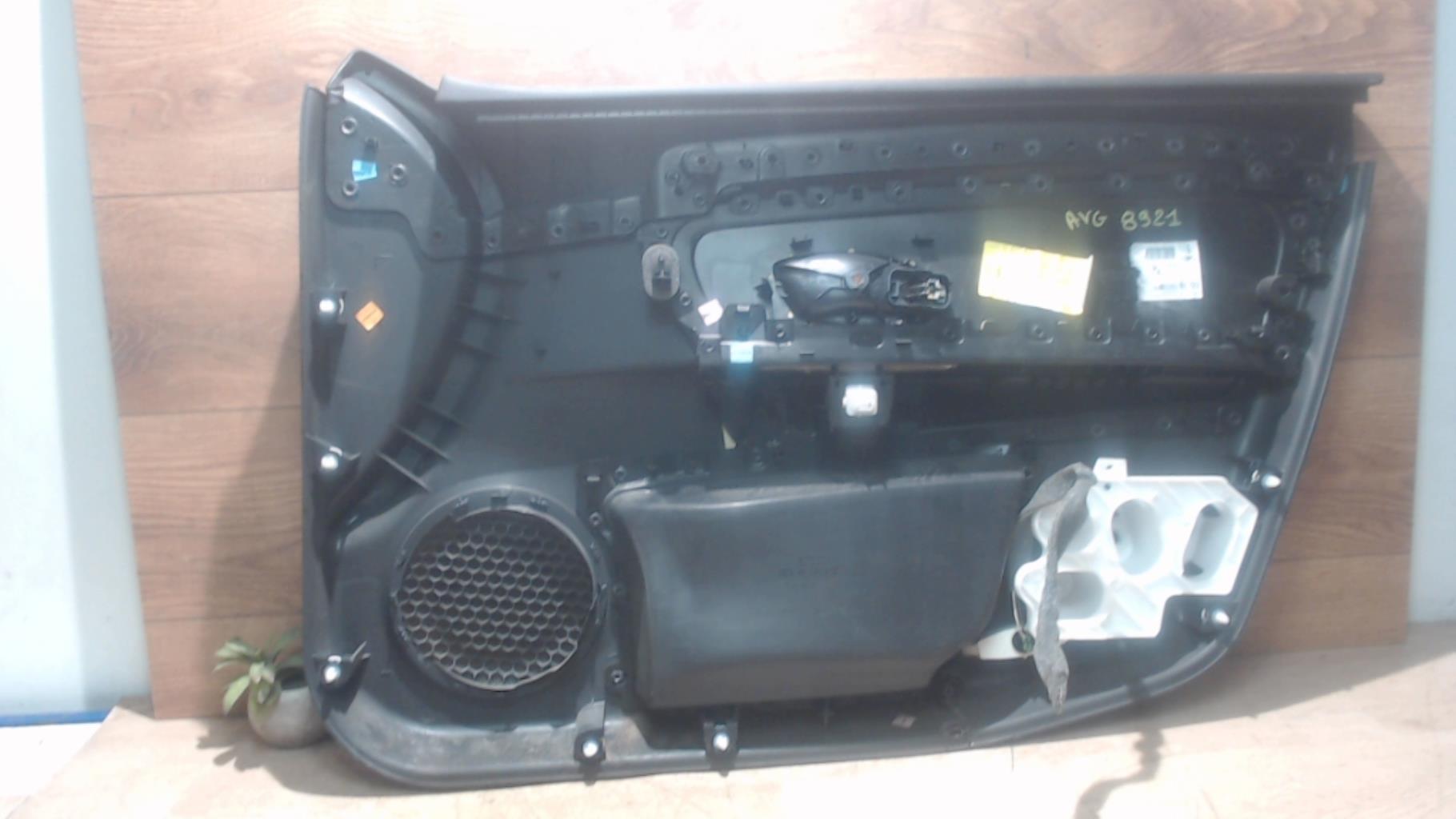 Panneau de porte avant gauche RENAULT CLIO 2 PHASE 1 Diesel - 1