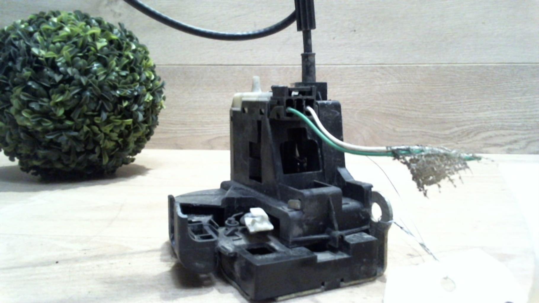 Serrure avant droit RENAULT CLIO 2 PHASE 2 Diesel - 1