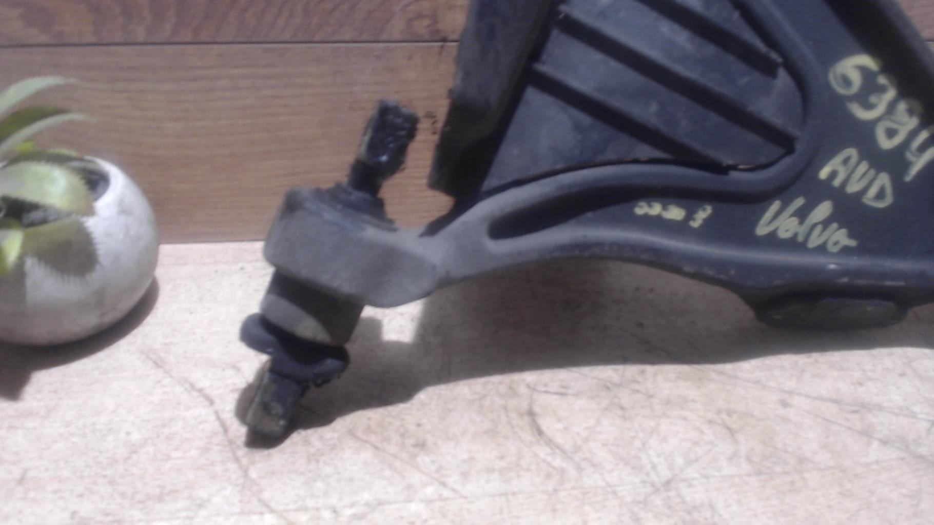 Triangle avant droit VOLVO S 70 Diesel - 1