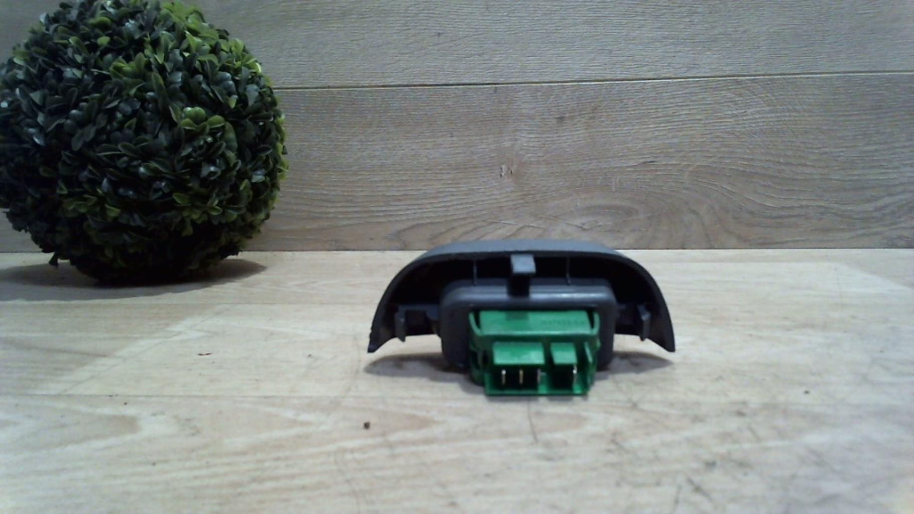 Bouton/Interrupteur PEUGEOT 107 PHASE 1 Diesel - 1