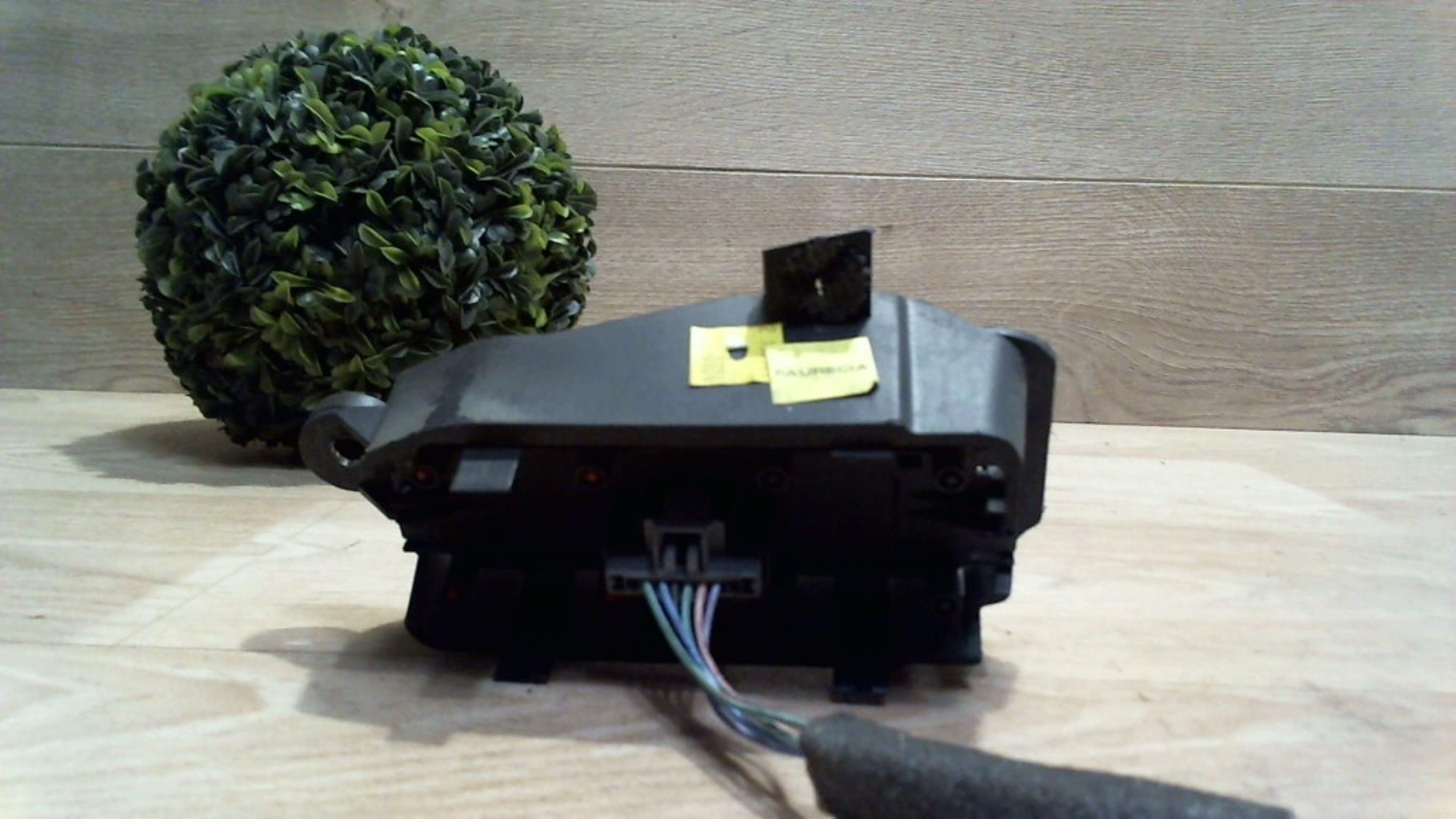 Bouton de warning RENAULT MEGANE 3 PHASE 1  - 1