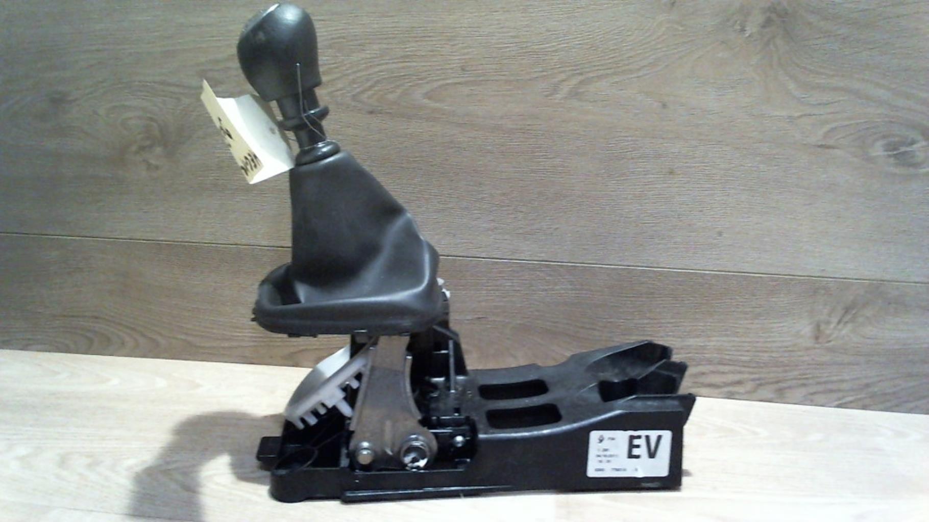 Levier de vitesses RENAULT MEGANE 3 PHASE 1 Diesel - 1