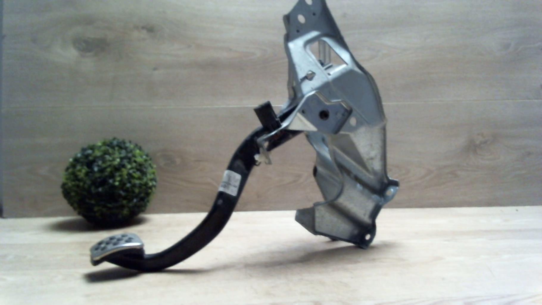 Pedale de frein OPEL ASTRA H GTC PHASE 2 Diesel - 1