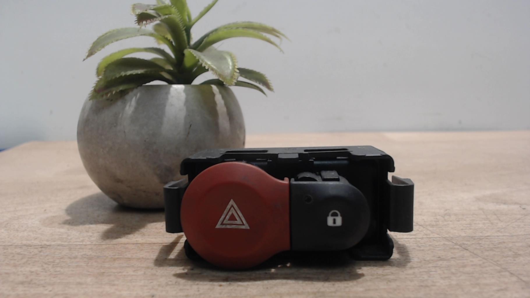 Bouton de warning RENAULT MODUS PHASE 1 Essence - 1