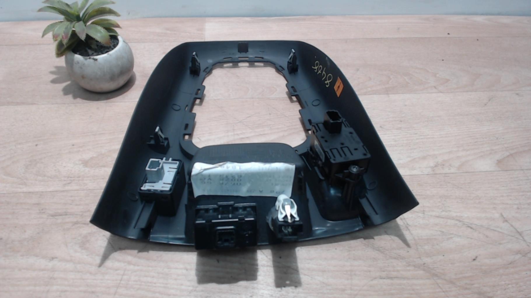 Console central (interieur plastique) RENAULT SCENIC 3 PHASE 1 Diesel - 1