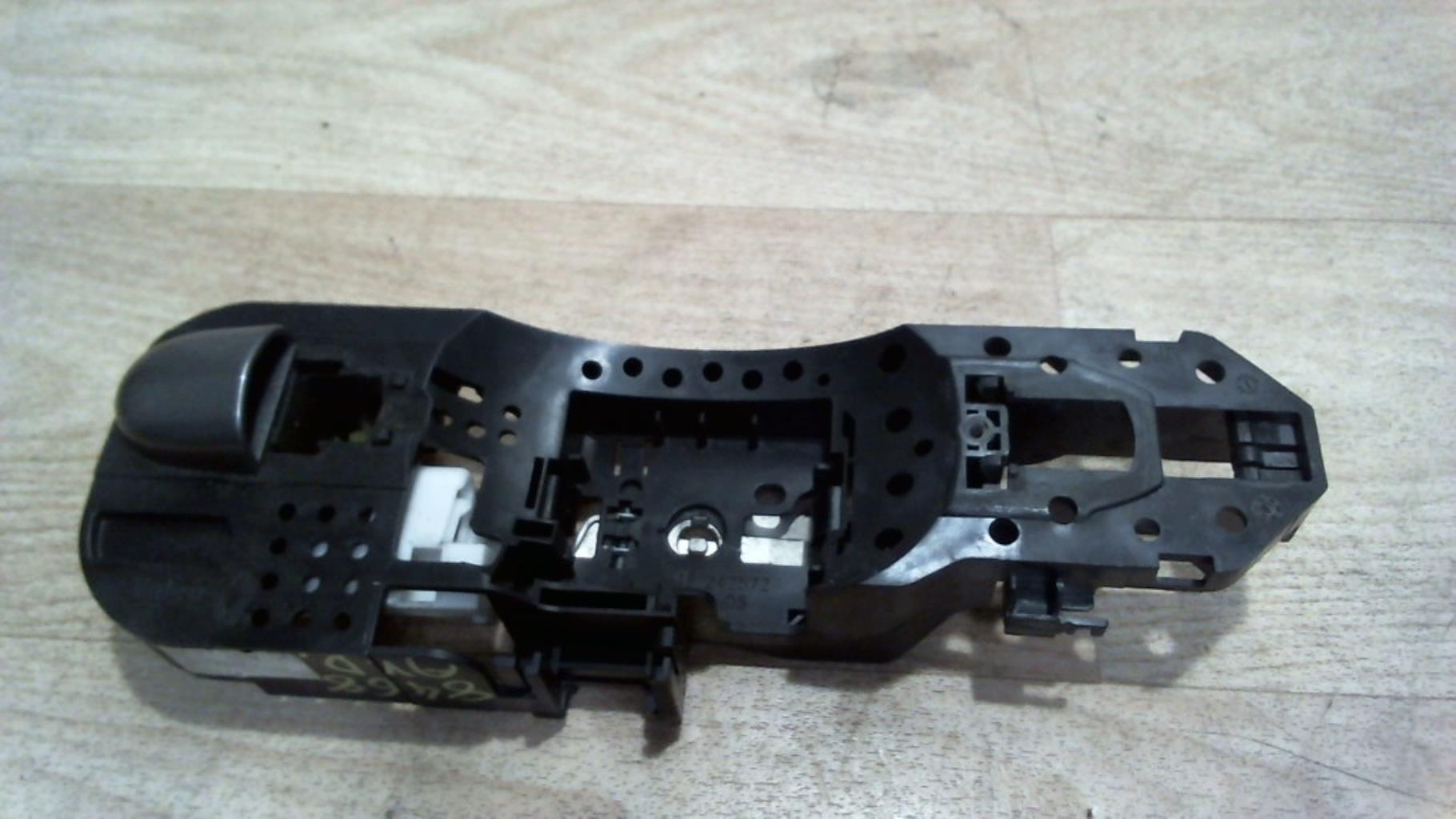 Support poignee porte avant droite RENAULT SCENIC 3 PHASE 1 Diesel - 1