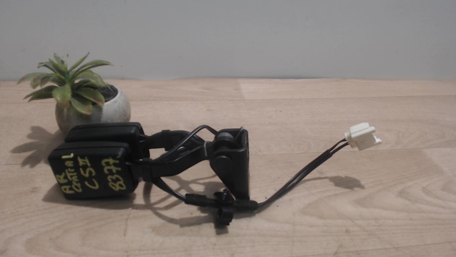 Attache ceinture arriere centrale CITROEN C5 2 BREAK Diesel - 1