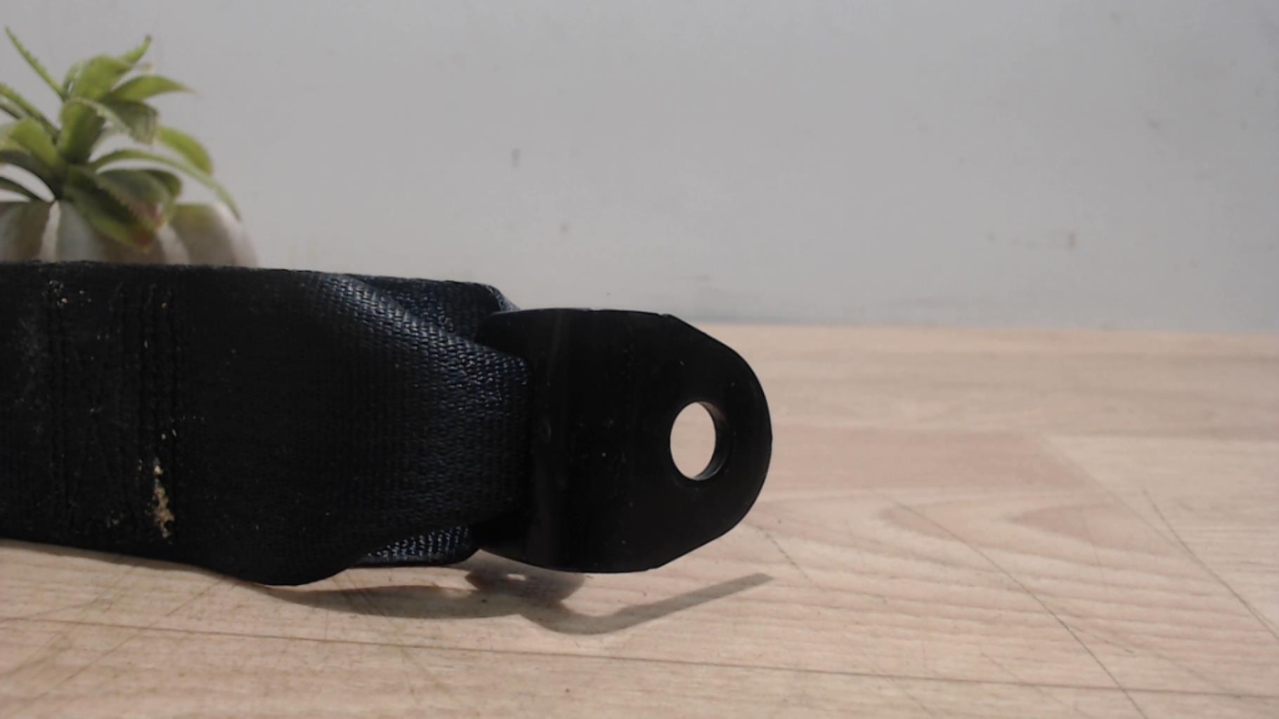 Attache ceinture arriere centrale SUZUKI SPLASH Essence - 1