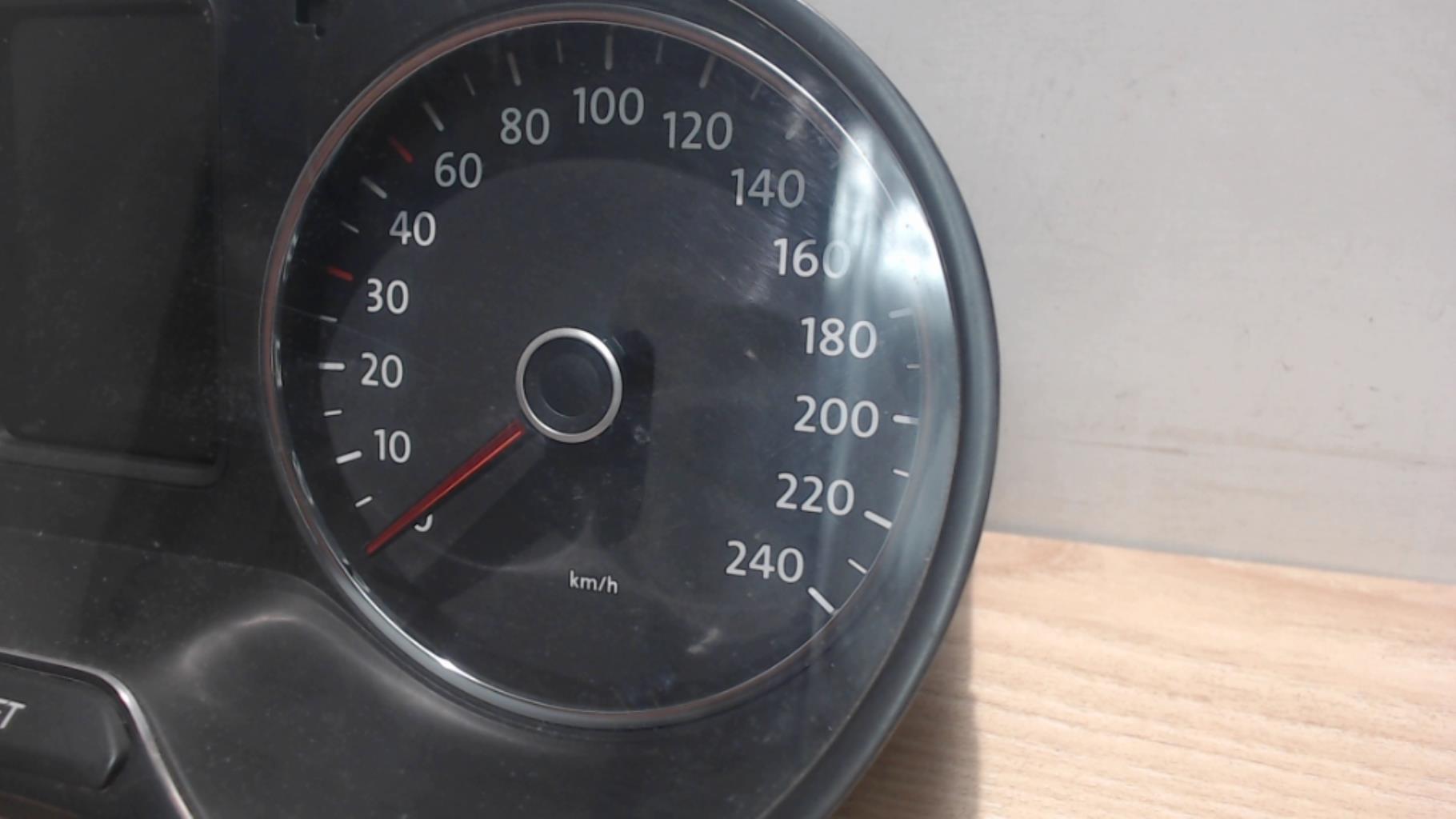 Compteur VOLKSWAGEN POLO 5 PHASE 1 Essence - 1