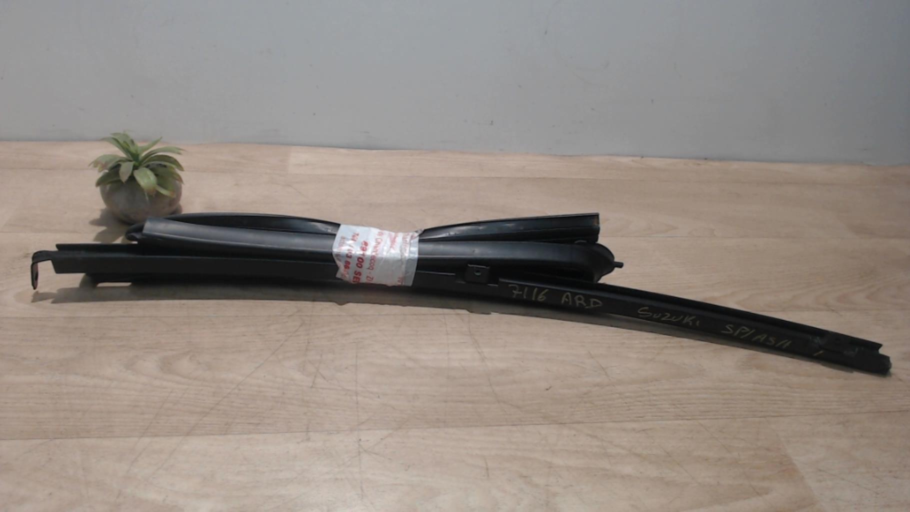 Joint de porte arriere droite SUZUKI SPLASH Essence - 1